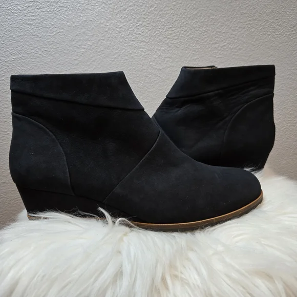 Linea Paolo Womens Wedge Black Ankle Bootie - Picture 2 of 10